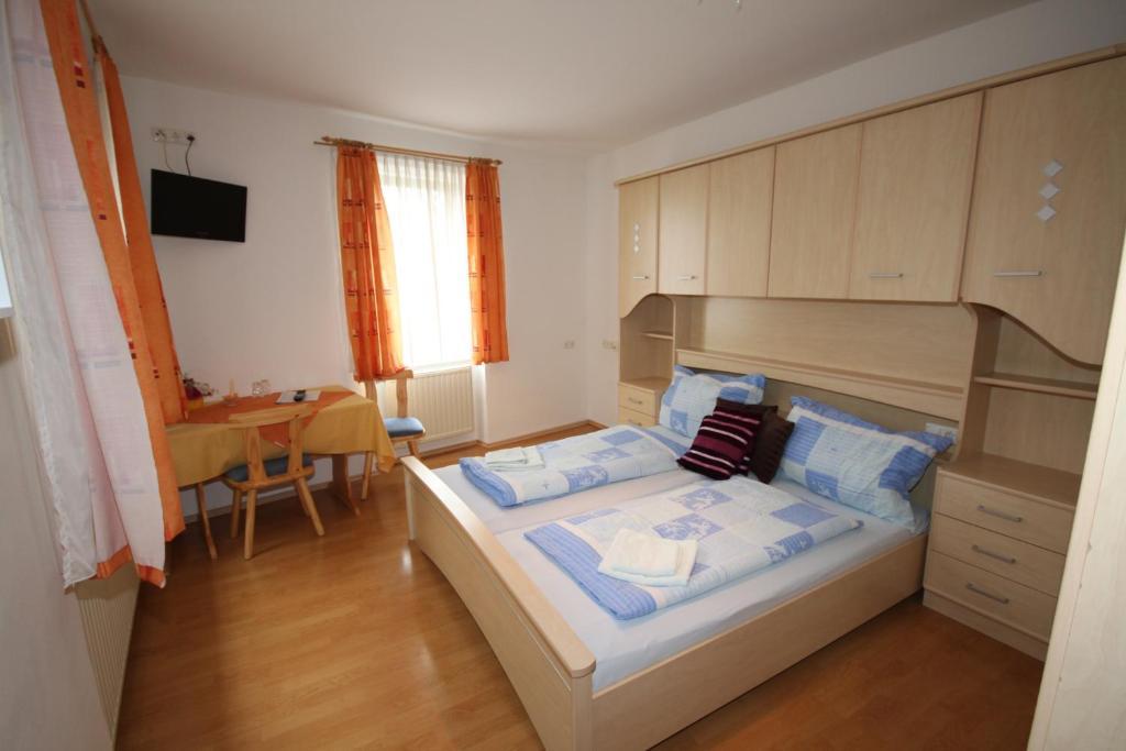Enns Sleep Gasthaus Backhendlstation Номер фото